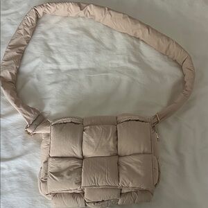 Elegant Cream Quilted Shoulder Bag‎